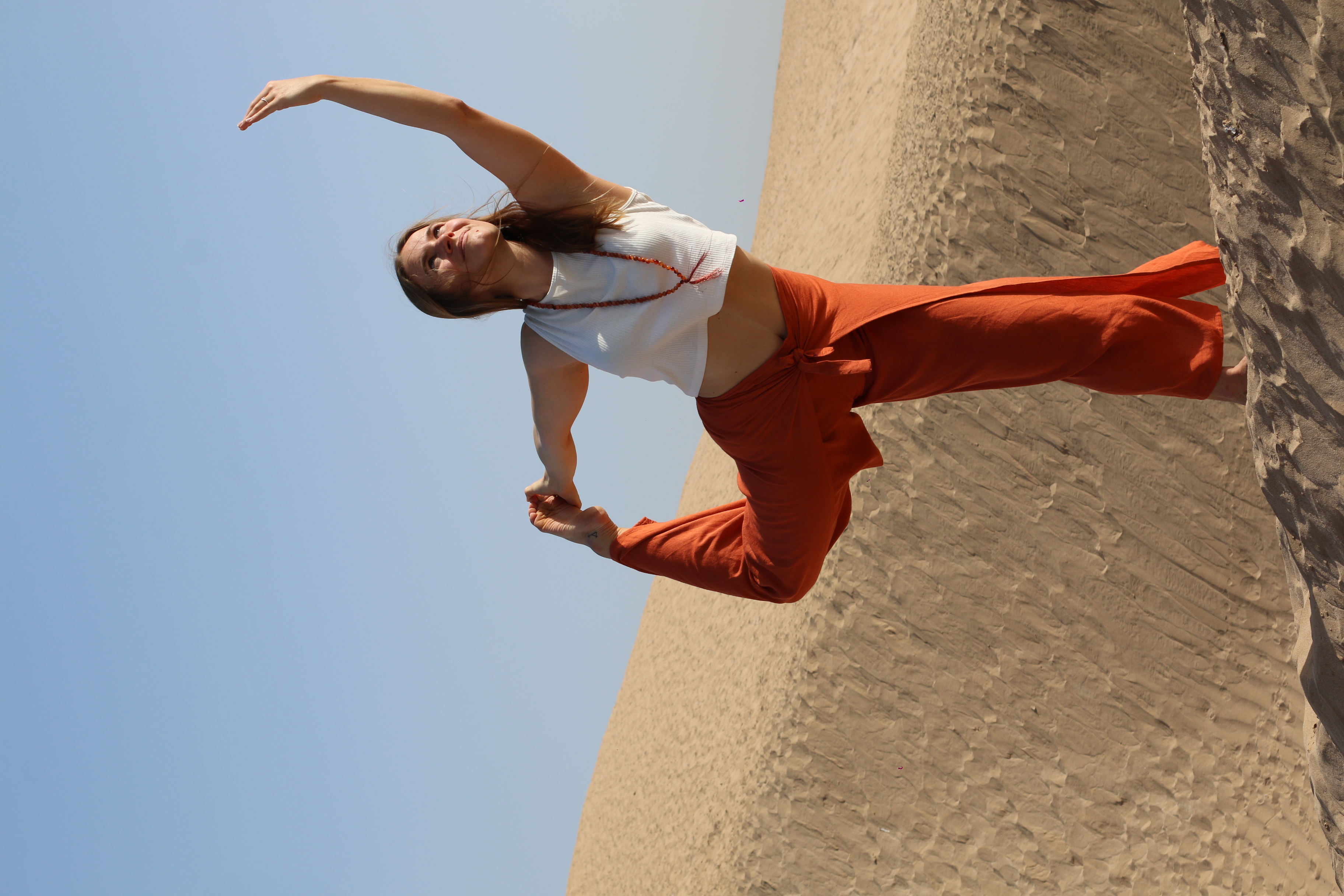 Yogapose im Sand